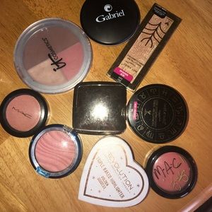 Highlighters and blushes